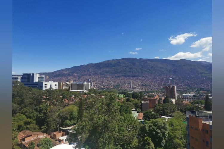 Picture of VICO Habitación en Penthouse con piscina, baño privado y hermosa vista., an apartment and co-living space in Medellín
