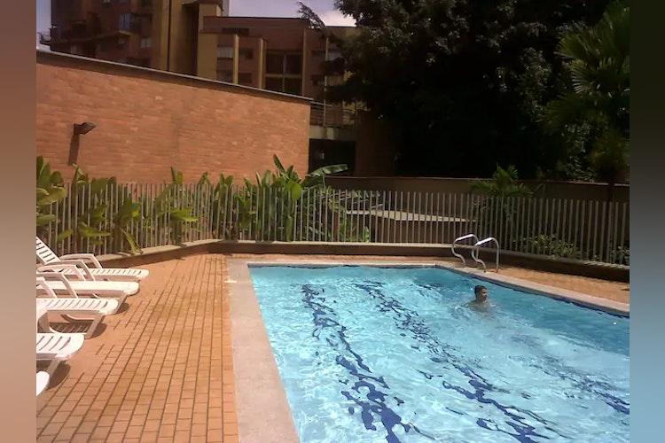 Picture of Cuarto con excelente vista, piscina y ubicación, an apartment and co-living space in Castropol