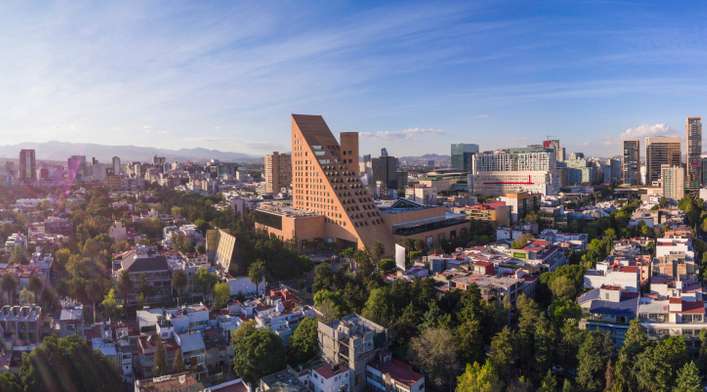 Rooms, studios and apartments to rent in Mexico City Sunset at Horacio Avenue near Polanco. Panoramuc aerial view near the Palacio de Hierro you can see in the background the famous mall Antara Mexico city 2