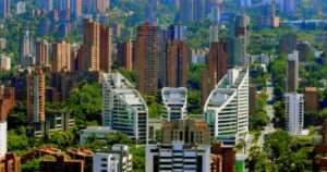 Dónde vivir en Medellín: Mejores barrios y lugares (2022) el poblado medellin